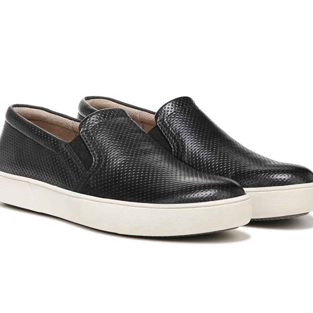 NWT Black Naturalizer Marianne Sneakers, size 10W